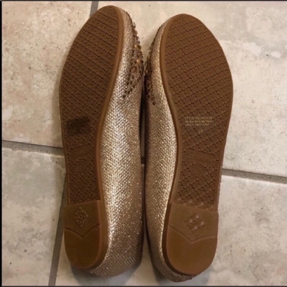 *NEW* Gold Ballet Flats - Picture 4 of 4
